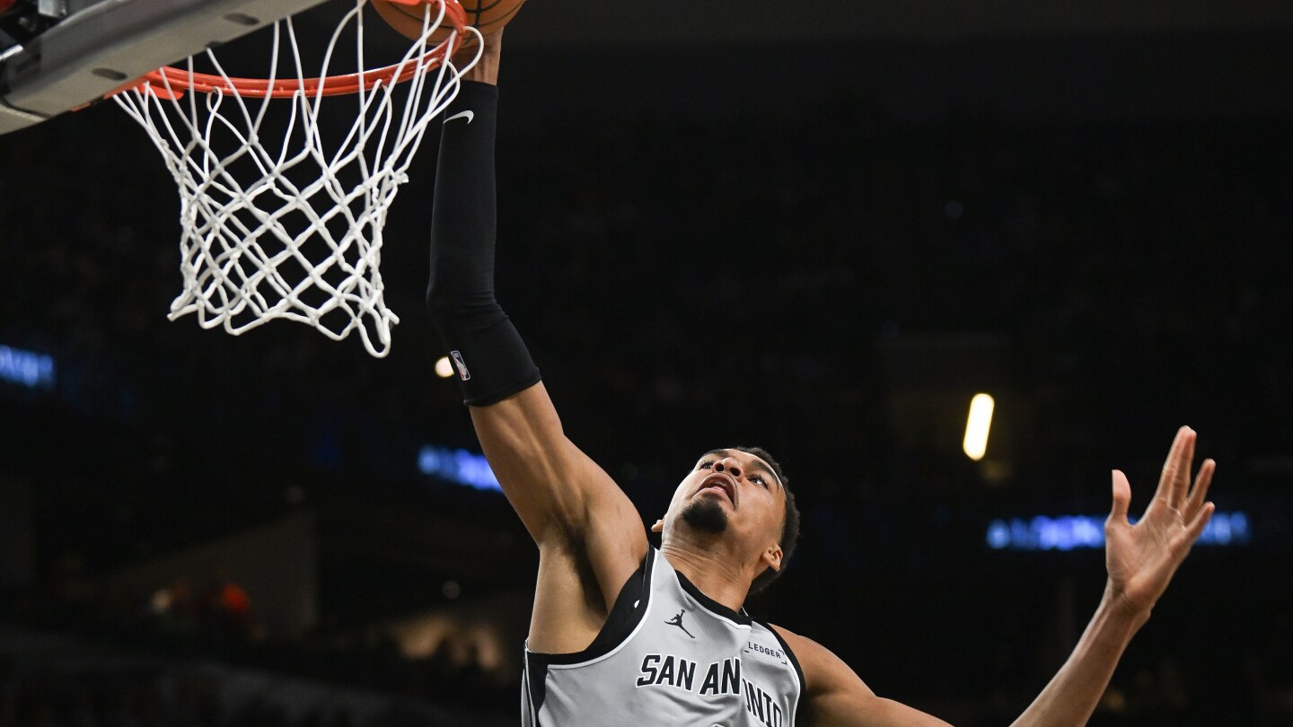 Wembanyama leads Spurs to a 126-98 win against Hawks