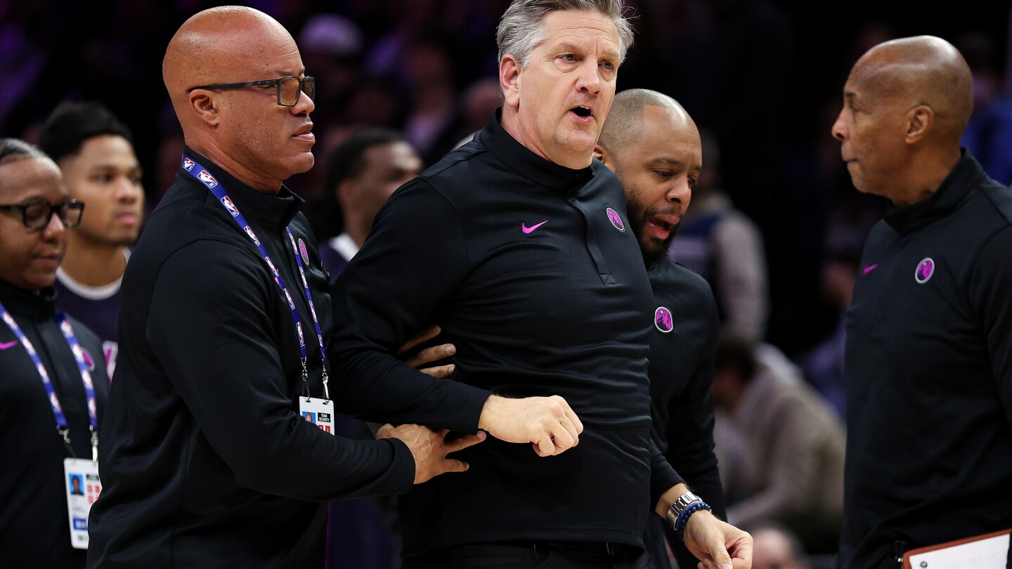 Tinberwolves coach Chris Finch fined $35K for spat with officials