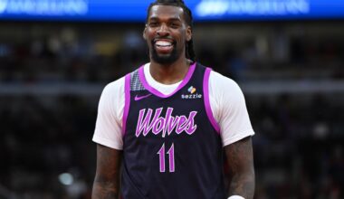 Reid scores 33 points, Timberwolves rout Bulls 136-101