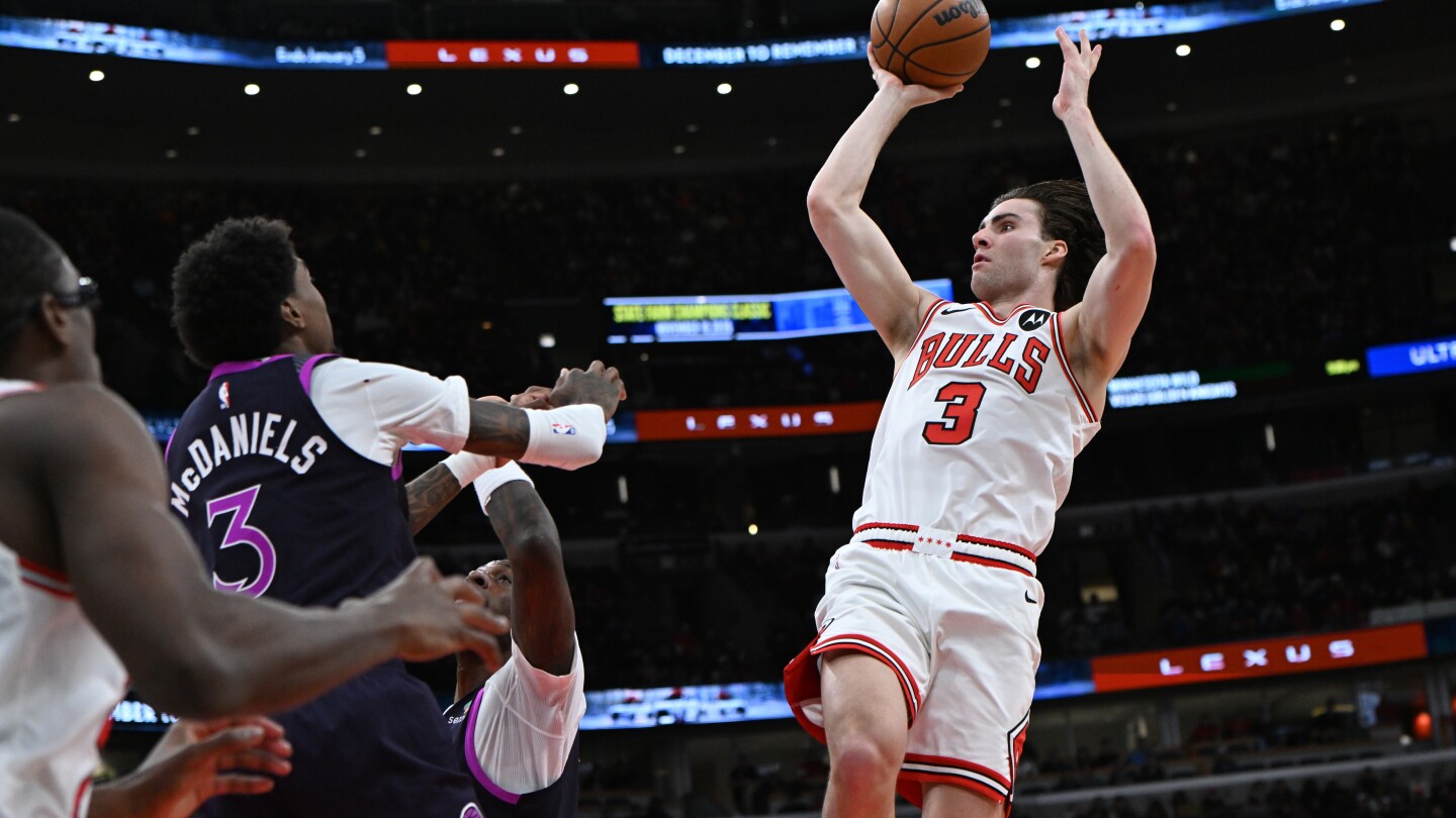 Chicago Bulls lose top scorers Coby White and Josh Giddey to injuries in loss to Timberwolves