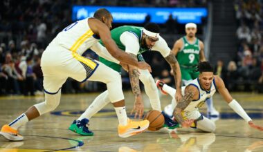 Dallas center Anthony Davis leaves with groin injury