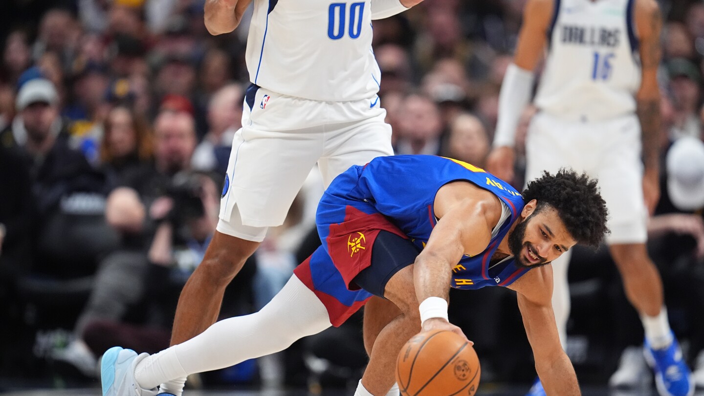 Nuggets' Murray sprains right ankle in 131-121 loss to Mavericks