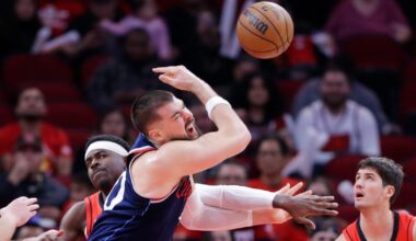 Clippers can't capitalize on late chances in loss to Rockets