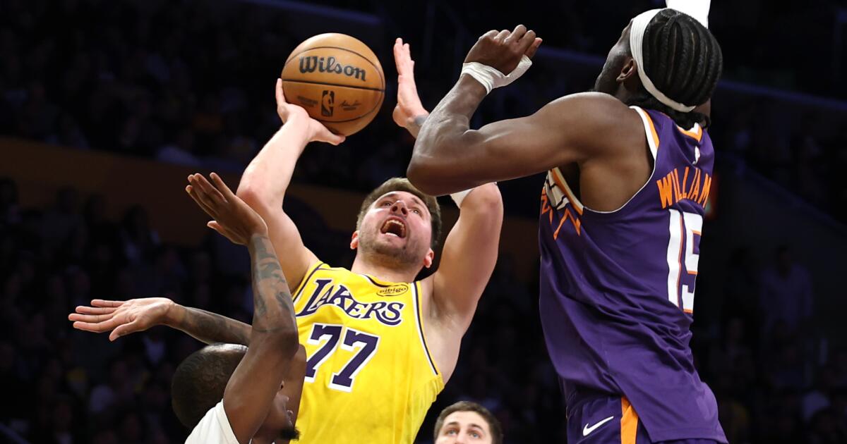 LeBron returns but Suns shatter Lakers' 7-game winning streak