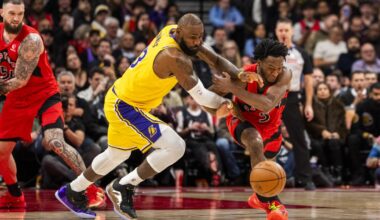 LeBron James' streak ends, but Lakers win