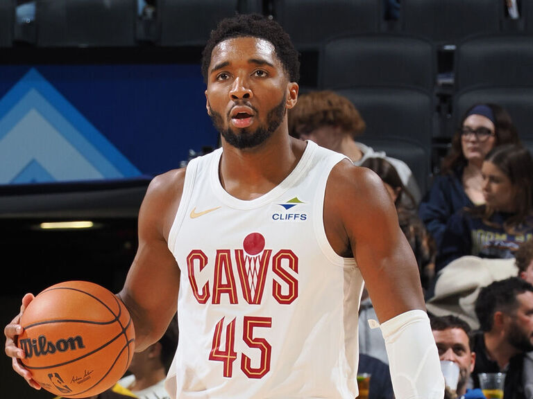 Mitchell drops 43 points to lead Cavs past Pacers