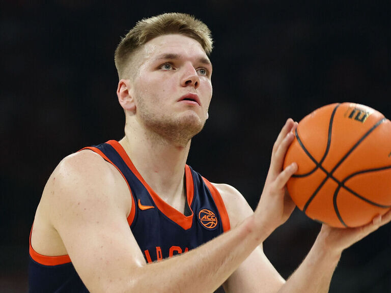 De Ridder scores career-high 27 as No. 21 Virginia routs American
