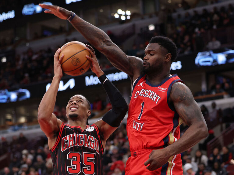 Zion scores 18 in return to lift Pelicans past Bulls