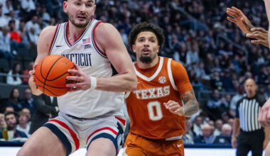 Karaban, Reed lift No. 5 UConn over Texas in Huskies' non-conference finale