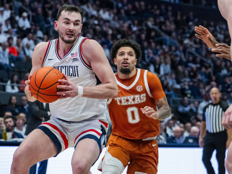 Karaban, Reed lift No. 5 UConn over Texas in Huskies' non-conference finale