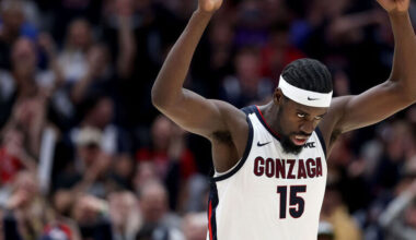 Ike drops 25 as No. 8 Gonzaga eases past UCLA