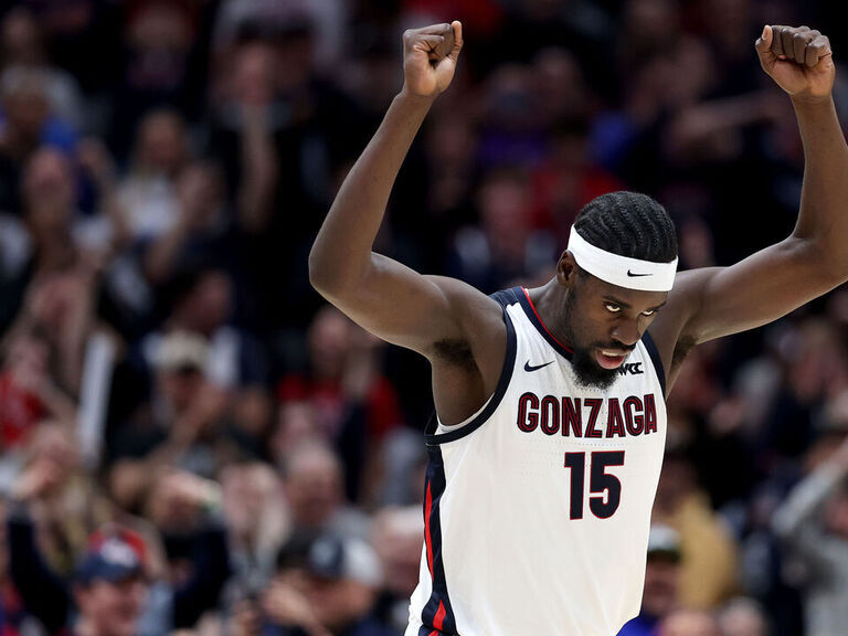 Ike drops 25 as No. 8 Gonzaga eases past UCLA