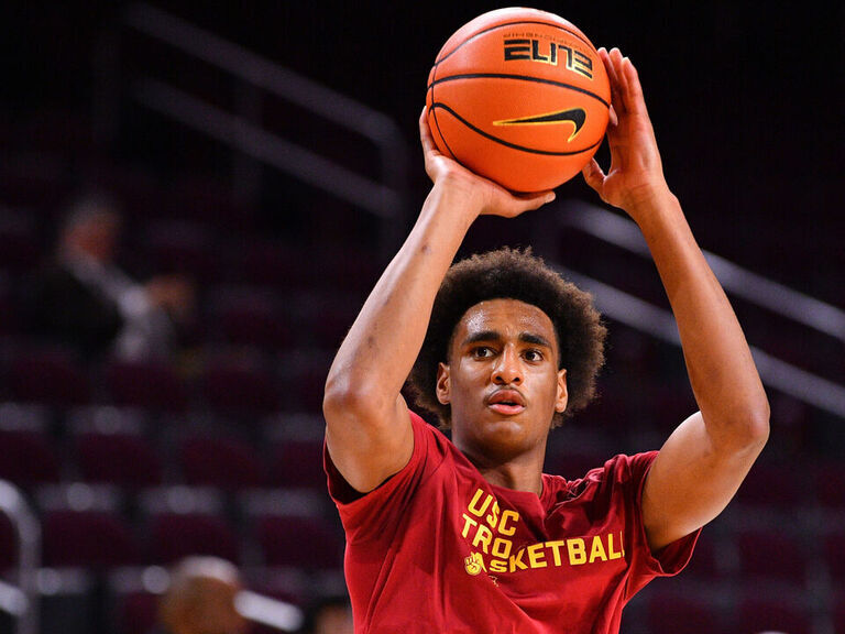 Arenas back at USC practice, aiming for mid-January return