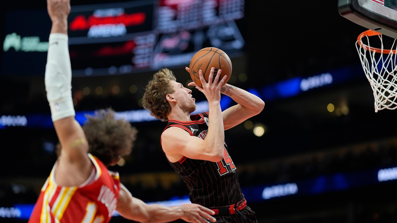 Giddey and White help Bulls rally from late 10-point deficit to beat Hawks 126-123