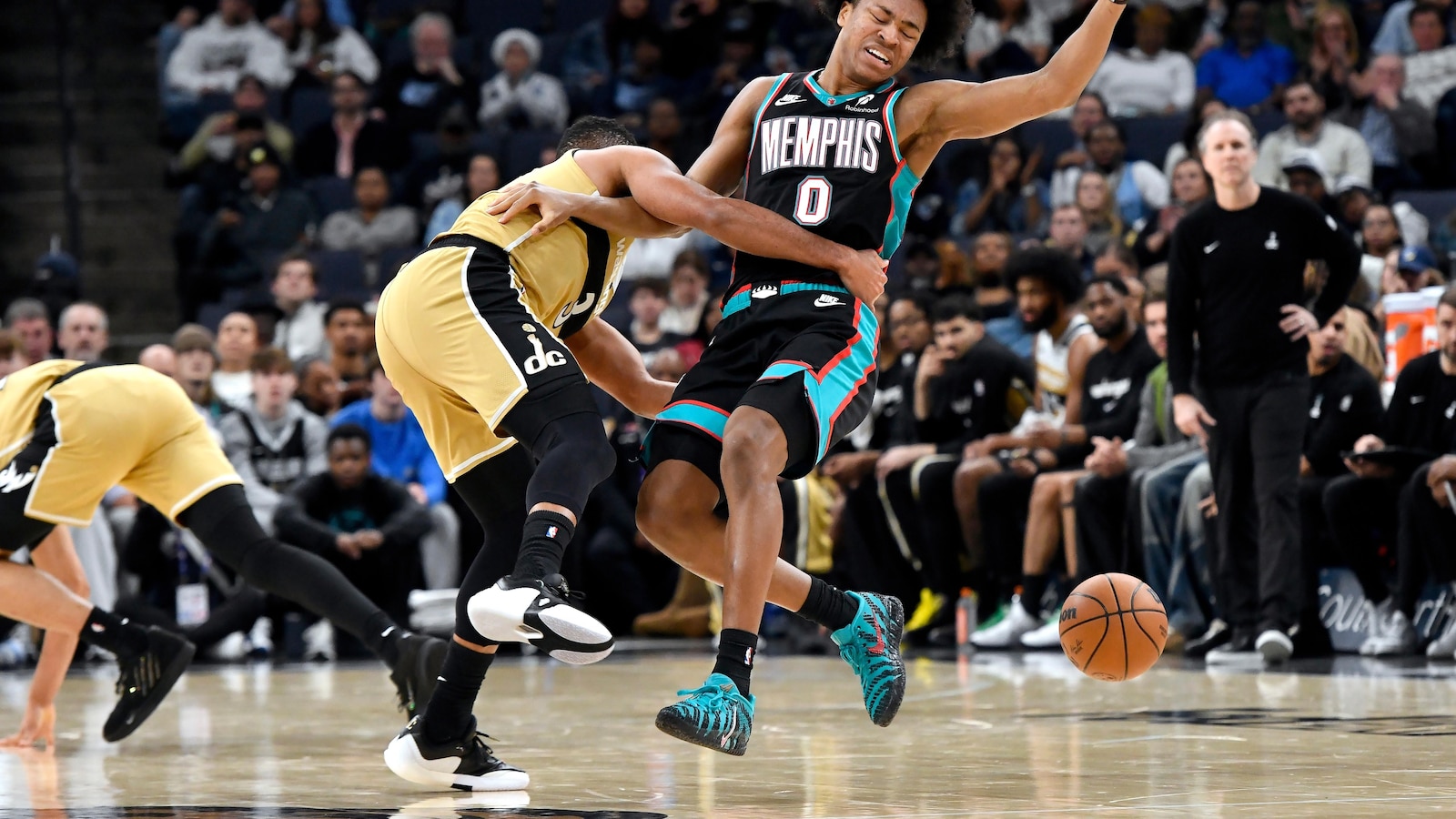 CJ McCollum, Kyshawn George lead Wizards' second-half rally over the Grizzlies 130-122