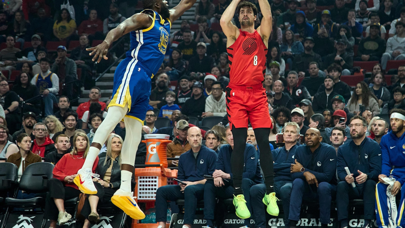 Grant and Sharpe each score 35 points to help the Blazers beat the Warriors 136-131