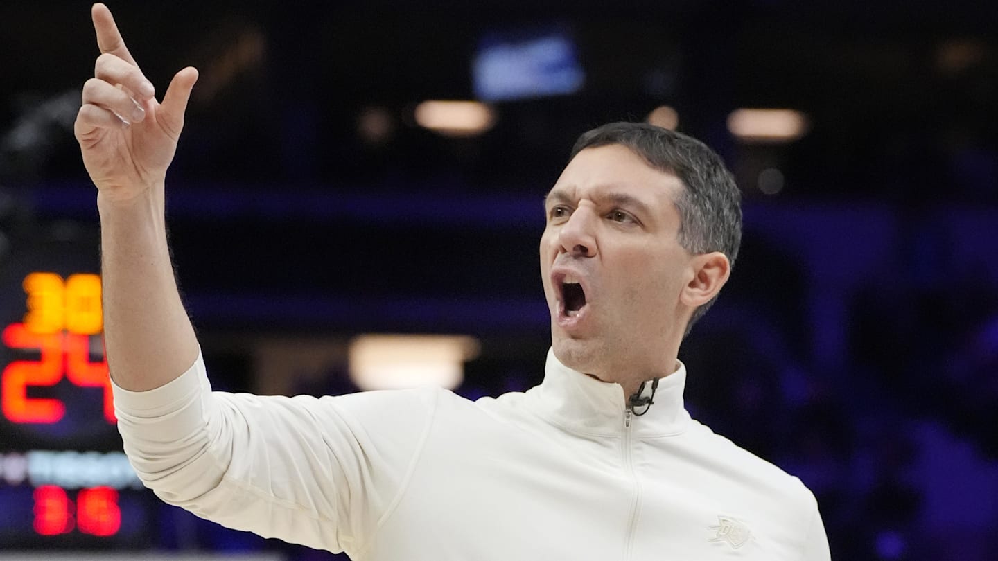 Dec 19, 2025; Minneapolis, Minnesota, USA; Oklahoma City Thunder head coach Mark Daigneault calls to his bench during a timeout with the Minnesota Timberwolves in the first quarter at Target Center. Mandatory Credit: Bruce Kluckhohn-Imagn Images