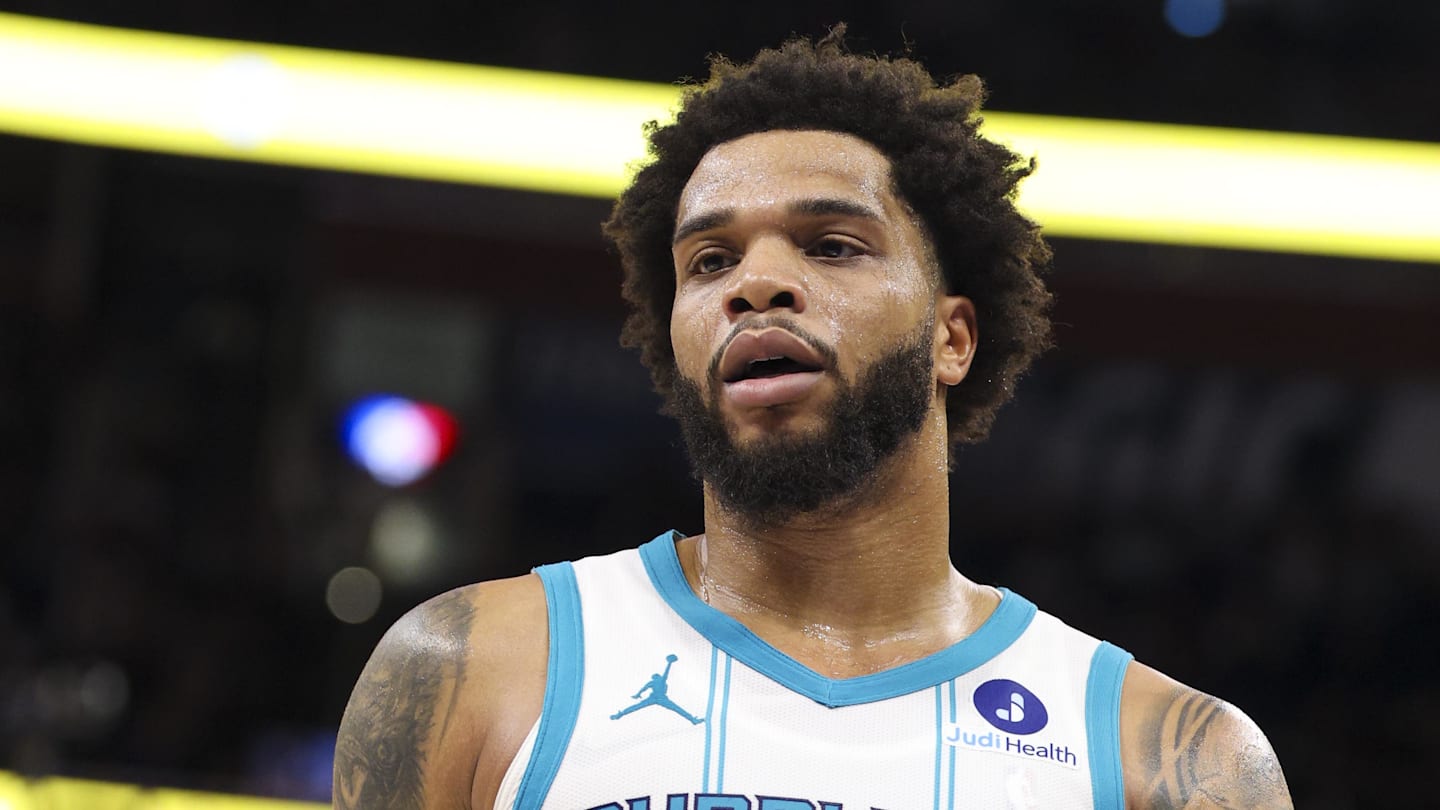 Suns Reportedly Interested in Trade for Hornets Forward