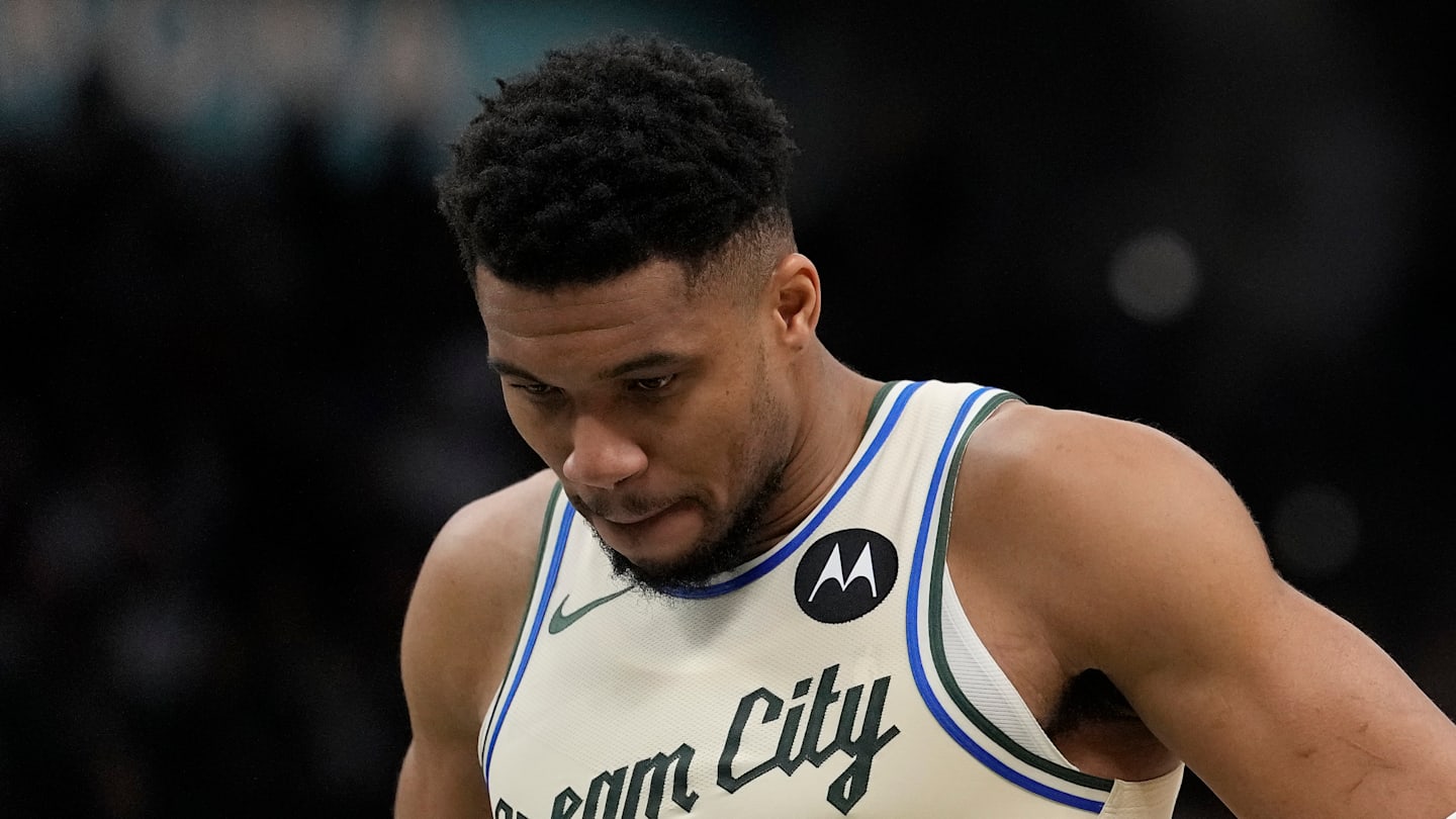 Minnesota Timberwolves v Milwaukee Bucks