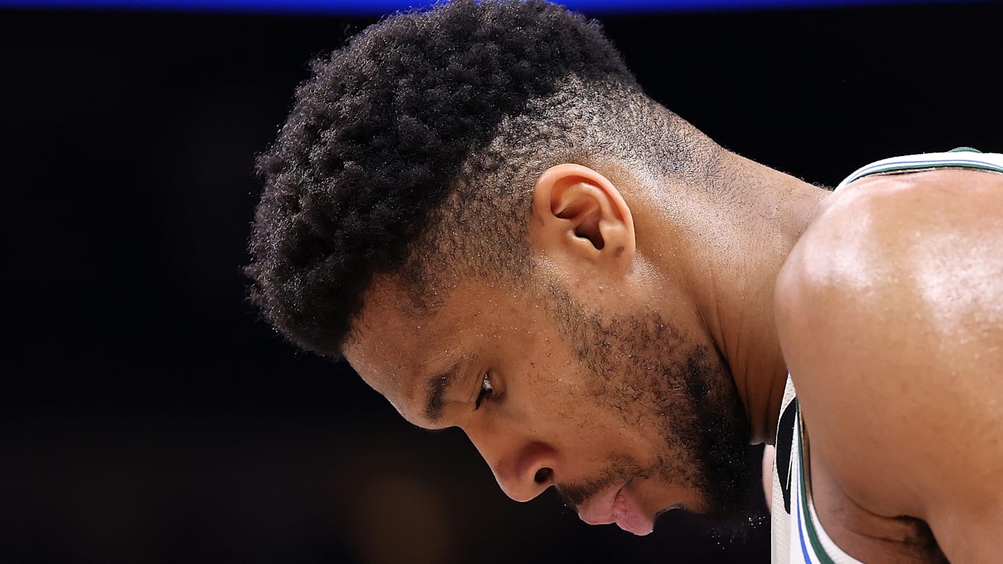 Milwaukee Bucks v Atlanta Hawks