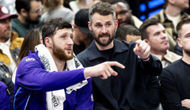 Utah Jazz forward Kevin Love, right, talks with center Jusuf Nurkić...