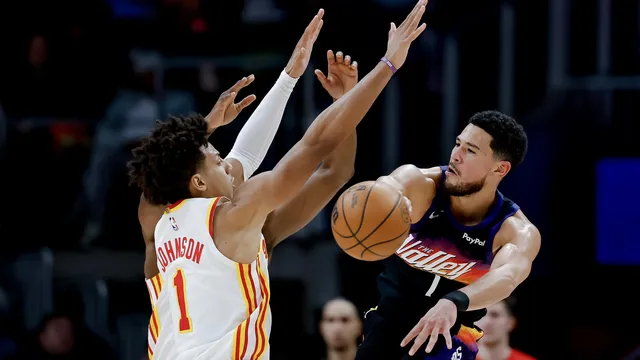 Atlanta beats Phoenix, Suns lose star Booker to injury