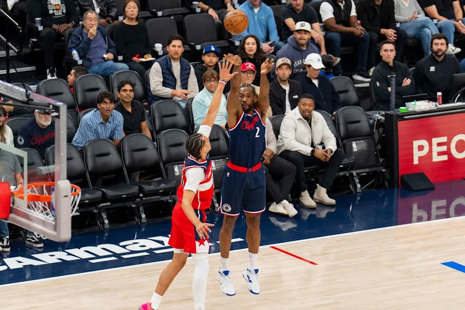 Los Angeles Clippers forward Kawhi Leonard (2) hits a three pointer during an NBA basketball game against the Washington Wizards, Wednesday January 14th, 2026 in Los Angeles, California.