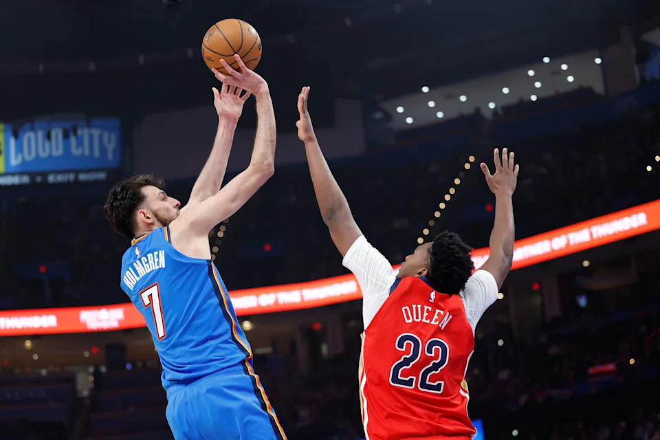 Jan 27, 2026; Oklahoma City, Oklahoma, USA; Oklahoma City Thunder center/forward Chet Holmgren (7) shoots over New Orleans Pelicans center Derik Queen (22) during the second half at Paycom Center. Mandatory Credit: Alonzo Adams-Imagn Images