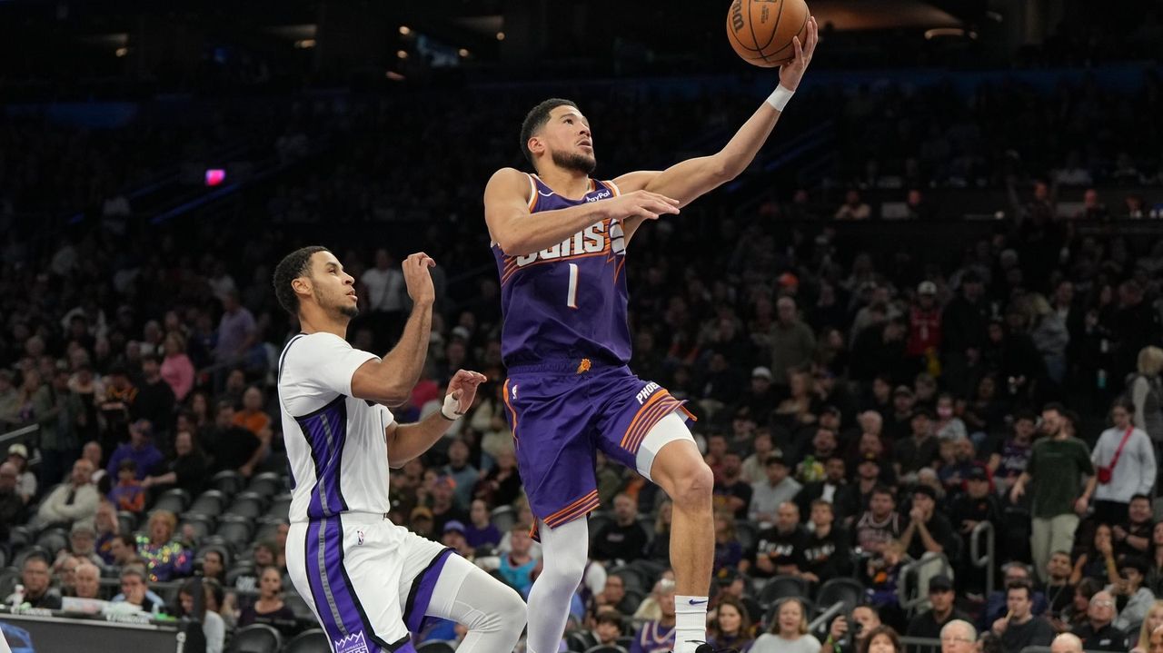 Booker scores 20 in 1st quarter, finishes with 33 as Suns rout Kings 129-102