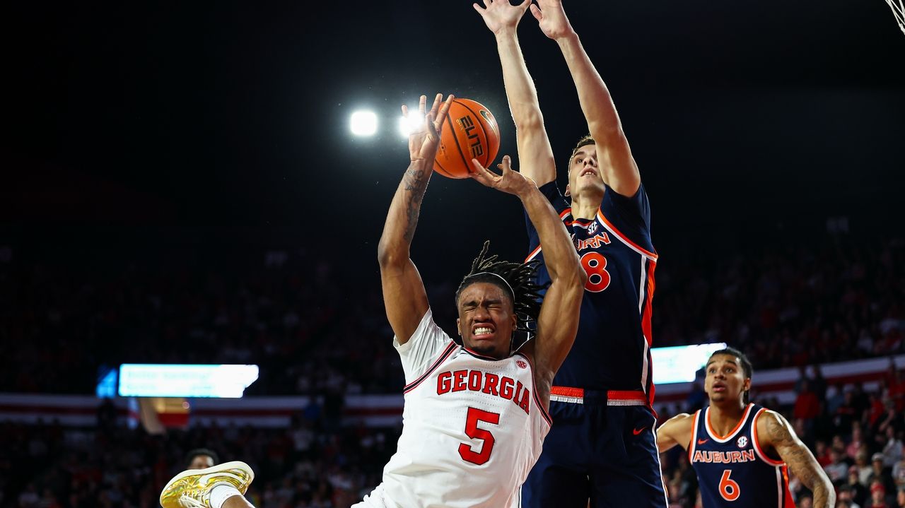 Wilkinson scores 31 points as high-scoring No. 23 Georgia tops Auburn 104-100 in OT