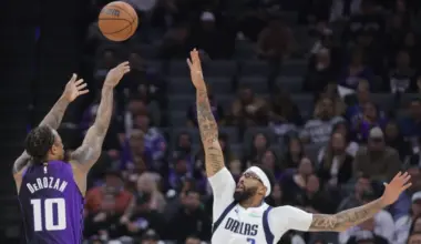 Williams hits late 3 as Mavericks beat Kings 100-98