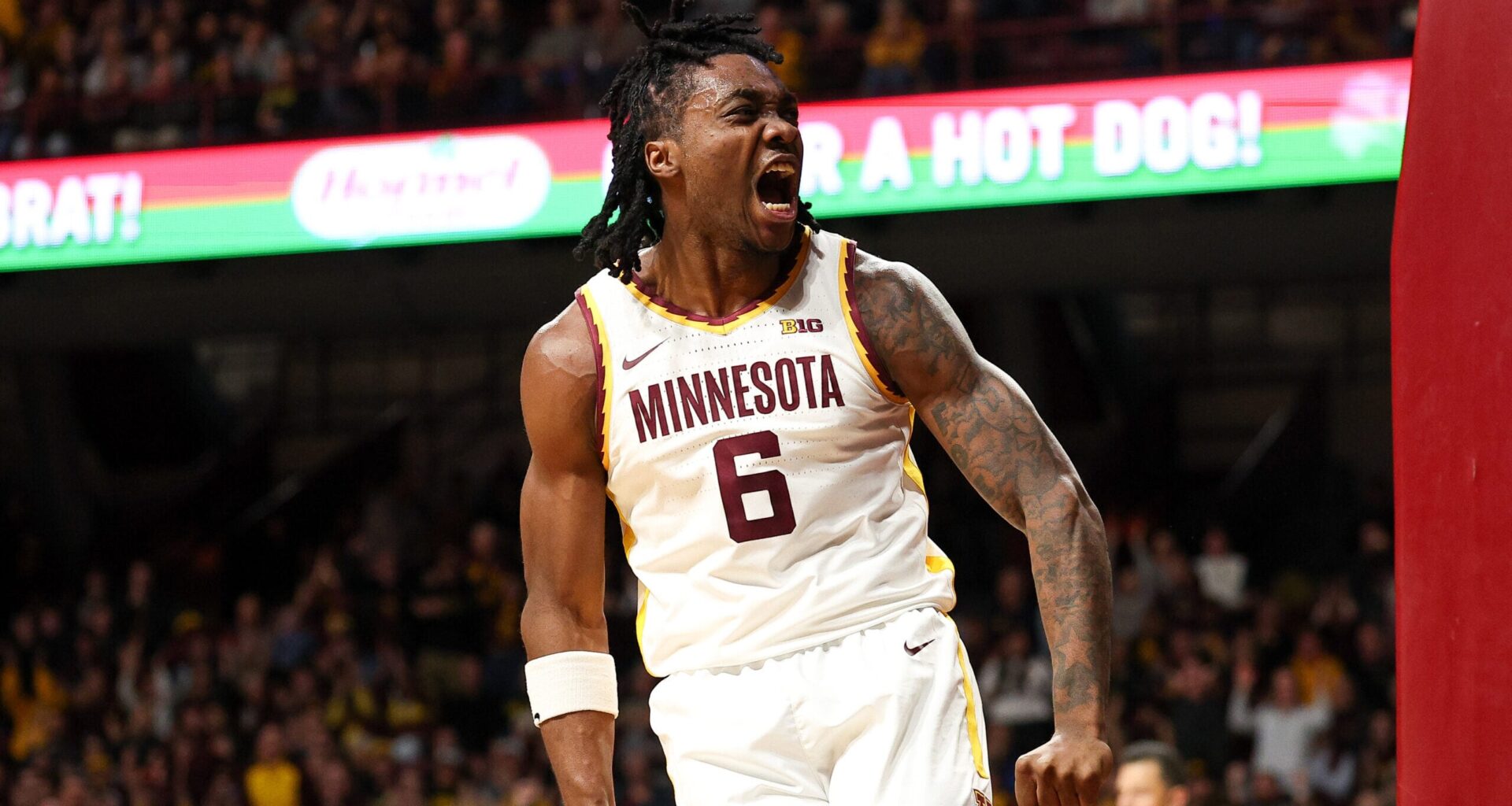 Gophers MBB Stuns #19 Iowa at The Barn