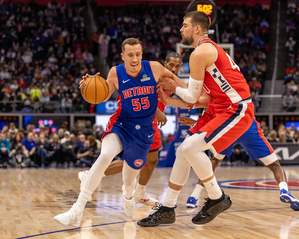 LA Clippers center Ivica Zubac (40) defends against Detroit Pistons forward Duncan Robinson (55) during the first quarter at Little Caesars Arena in Detroit on Saturday, Jan. 10, 2026.