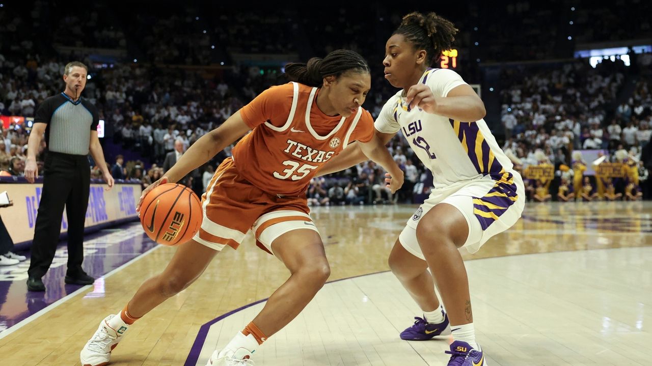 Williams scores 20 as No. 12 LSU hands No. 2 Texas its first loss, 70-65
