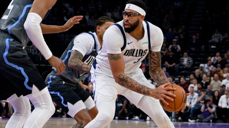 Dallas Mavericks forward Anthony Davis, right, posts up against Utah...