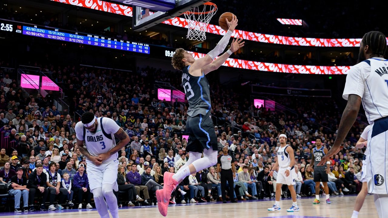 Anthony Davis expected to miss 6 weeks in latest absence for Mavs but won't need hand surgery