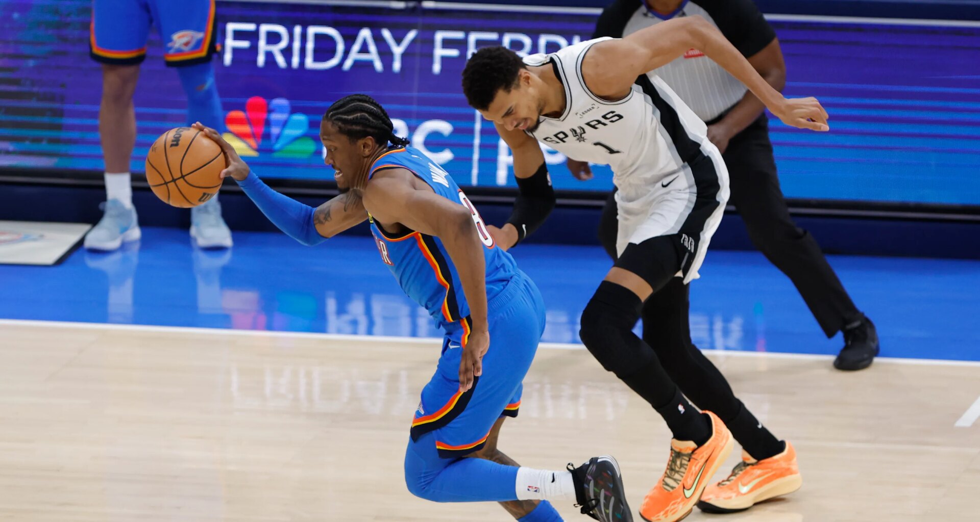 Best images from Thunder's 119-98 win over Spurs