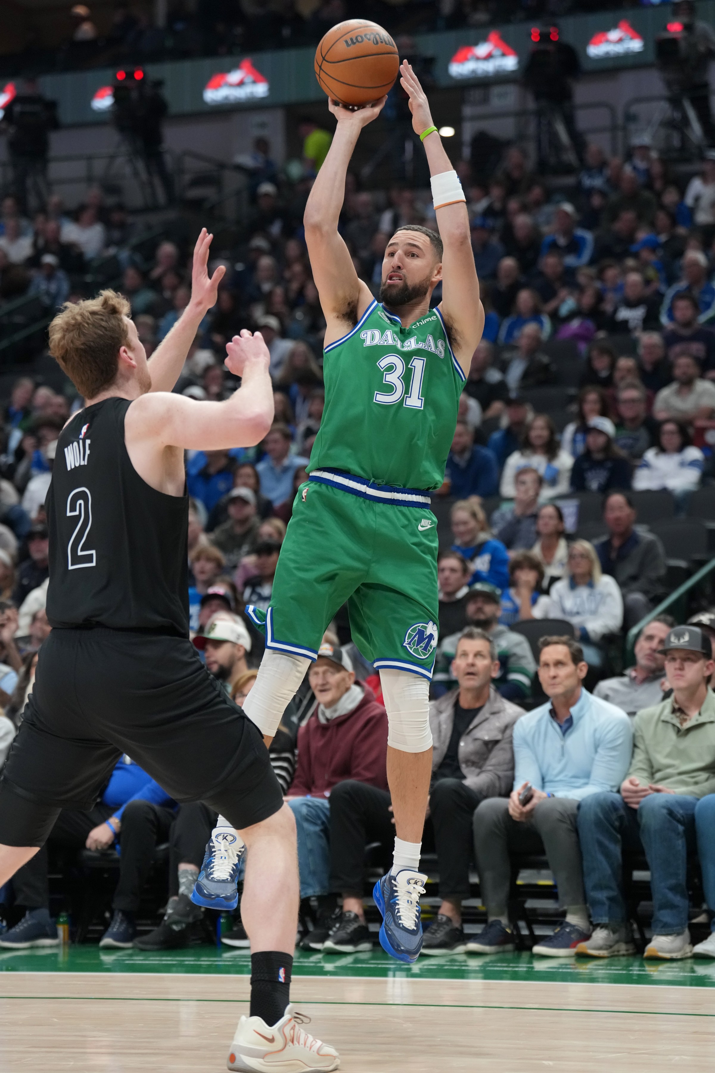 DALLAS, TX - JANUARY 12: Klay Thompson #31 of the Dallas Mavericks shoots the ball during the game against the Brooklyn Nets on January 12, 2026 at American Airlines Center in Dallas, Texas. NOTE TO USER: User expressly acknowledges and agrees that, by downloading and or using this photograph, User is consenting to the terms and conditions of the Getty Images License Agreement. Mandatory Copyright Notice: Copyright 2026 NBAE (Photo by Glenn James/NBAE via Getty Images)