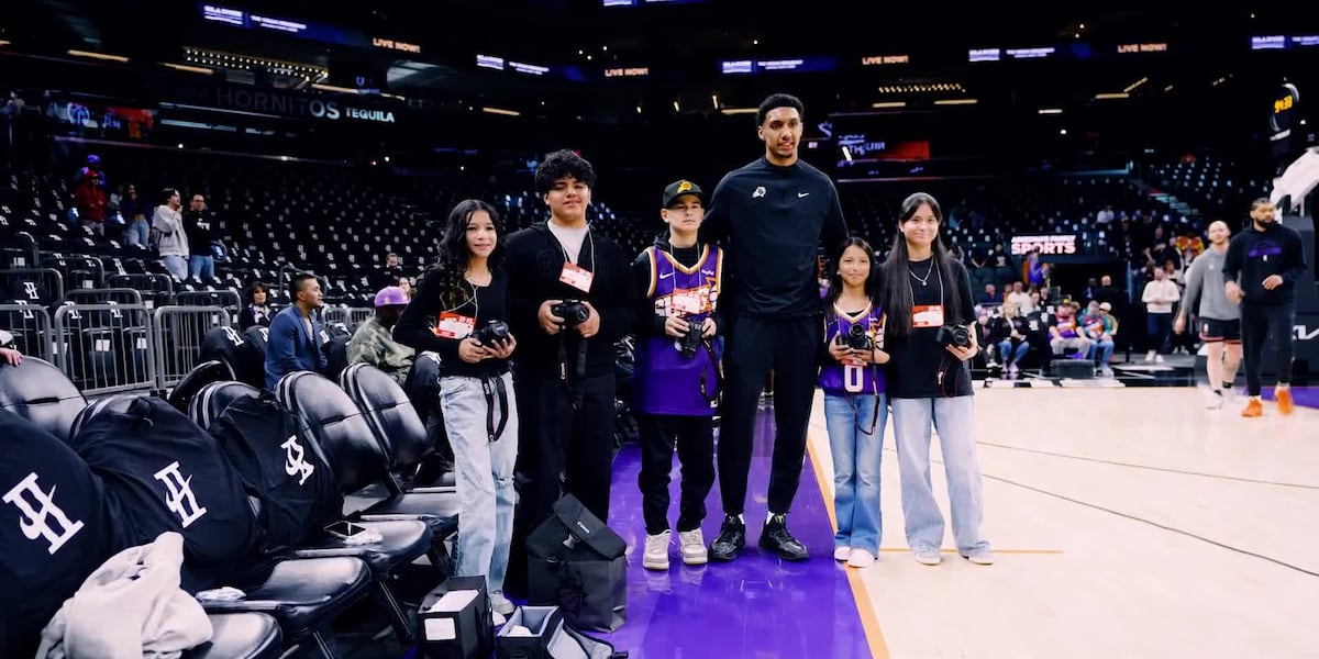 Phoenix Suns player gifts students brand-new cameras