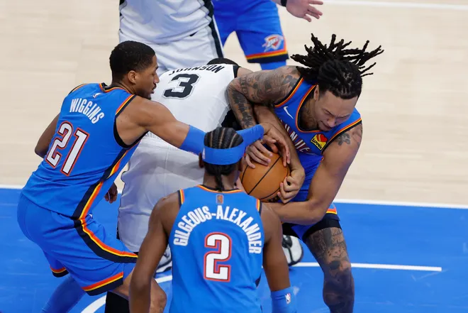 Jan 13, 2026; Oklahoma City, Oklahoma, USA; Oklahoma City Thunder forward Jaylin Williams (6) and guard Aaron Wiggins (21) fight for control of the ball against San Antonio Spurs forward/guard Keldon Johnson (3) during the second half at Paycom Center. Mandatory Credit: Alonzo Adams-Imagn Images