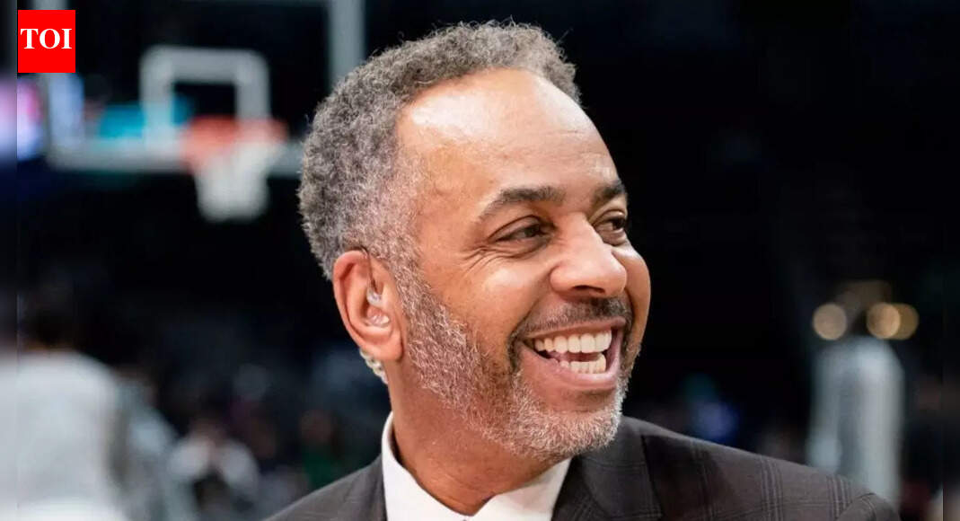 Stephen Curry’s father Dell Curry gets heartfelt honor from Charlotte Hornets for his astonishing basketball legacy | NBA News