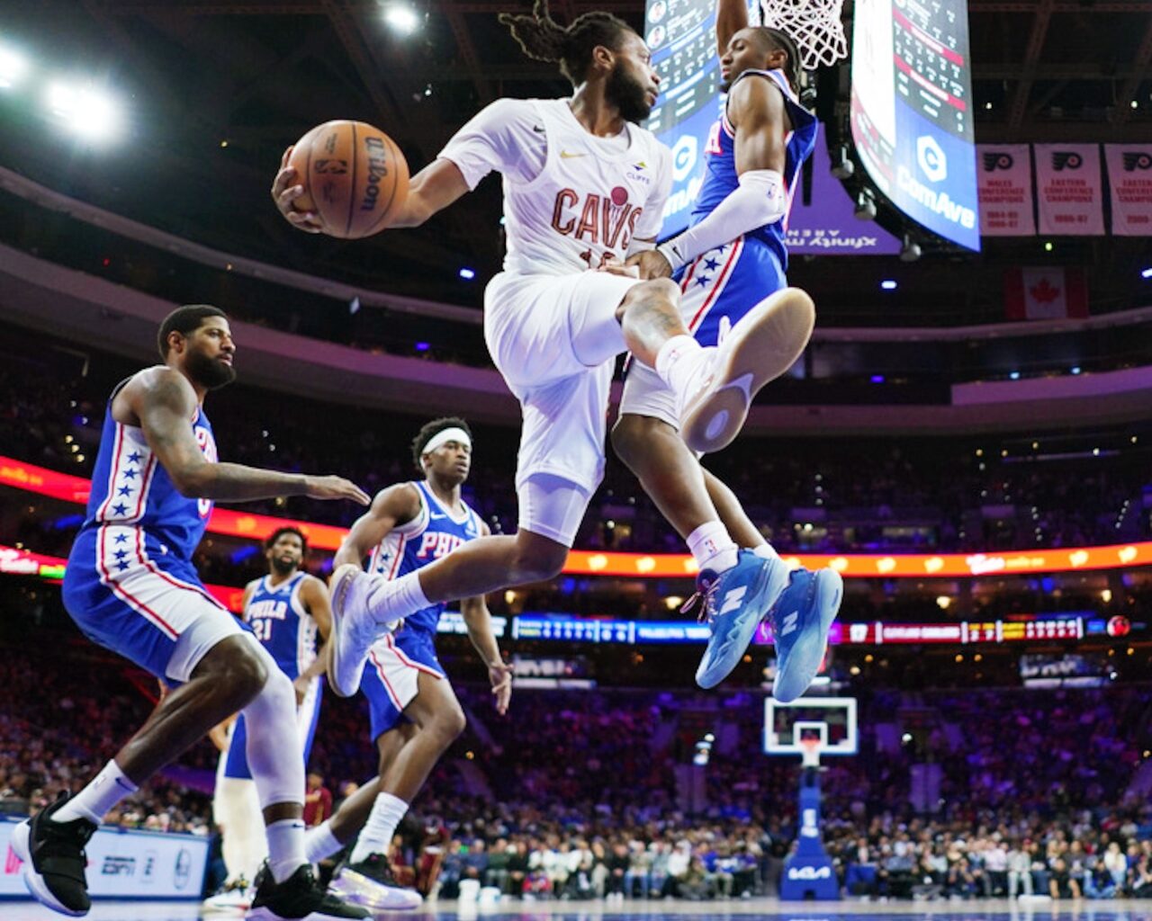 What is Darius Garland’s status after injuring right foot in win vs. 76ers?