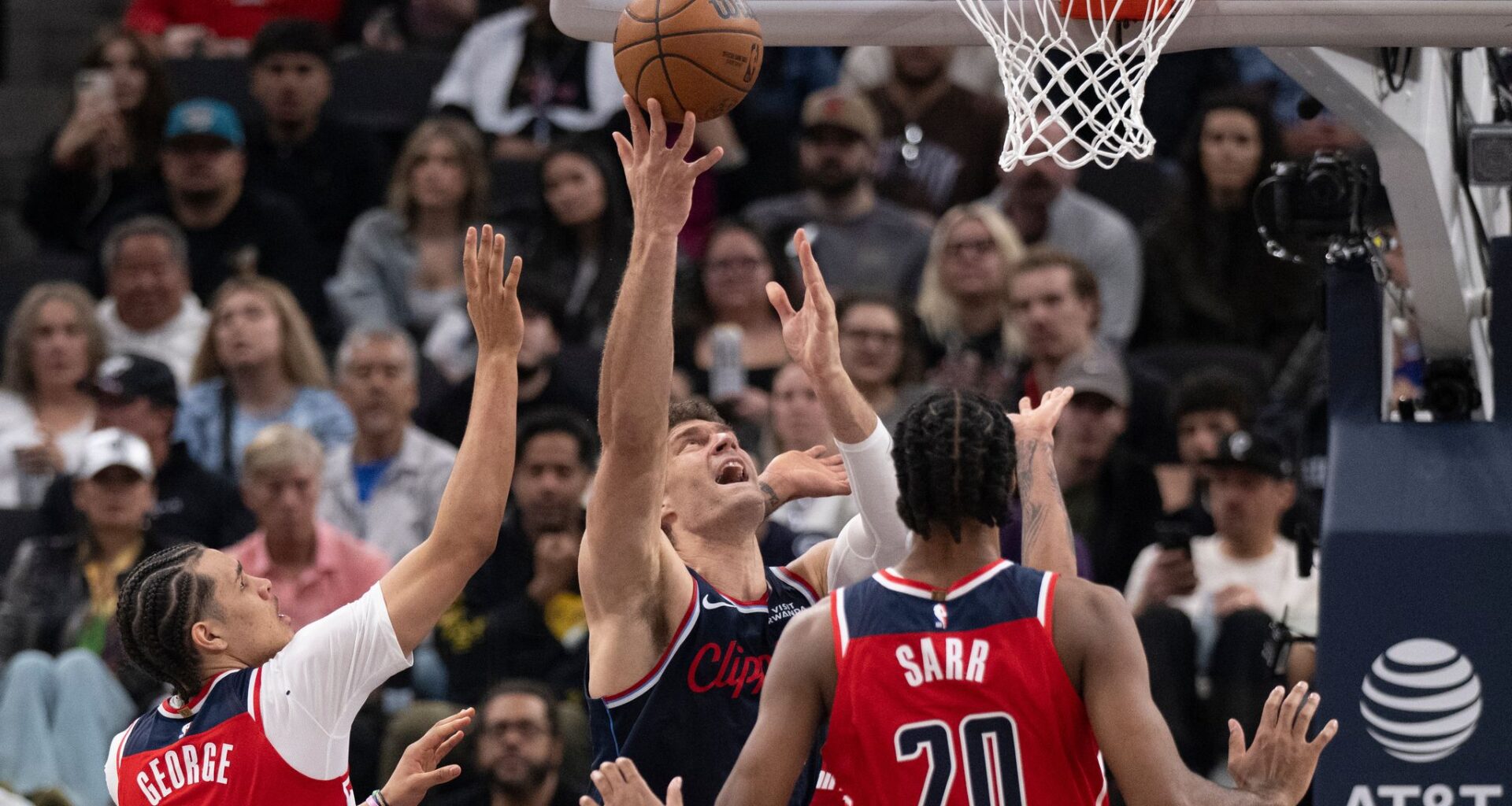 Leonard scores 33 as Clippers top Wizards to win fourth straight