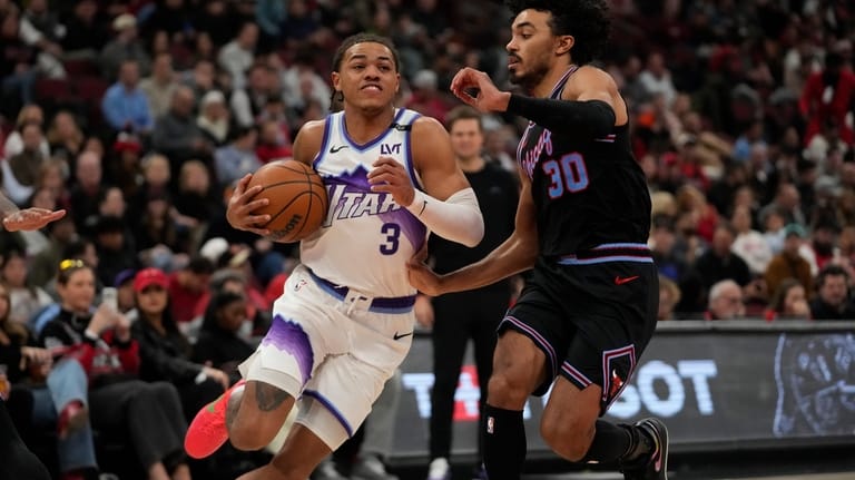 Chicago Bulls guard Tre Jones (30), right, guards Utah Jazz...