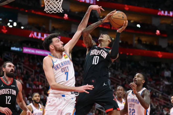 Jan 15, 2026; Houston, Texas, USA; Oklahoma City Thunder center Chet Holmgren (7) defends against Houston Rockets forward Jabari Smith Jr. (10) during the second quarter at Toyota Center. Mandatory Credit: Troy Taormina-Imagn Images