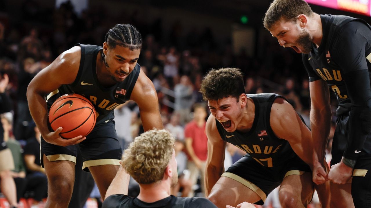 Purdue fans create home atmosphere in Boilermakers' first visit to Los Angeles in decades