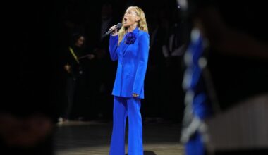 Heckler yells 'leave Greenland alone!' during US national anthem at NBA game in London