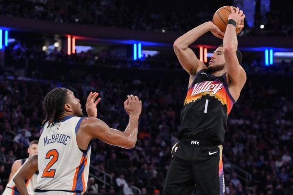 Devin Booker, Suns put hurt on Knicks