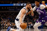 Dallas Mavericks guard Klay Thompson (31) tries to drive past Utah Jazz guard Ace Bailey...