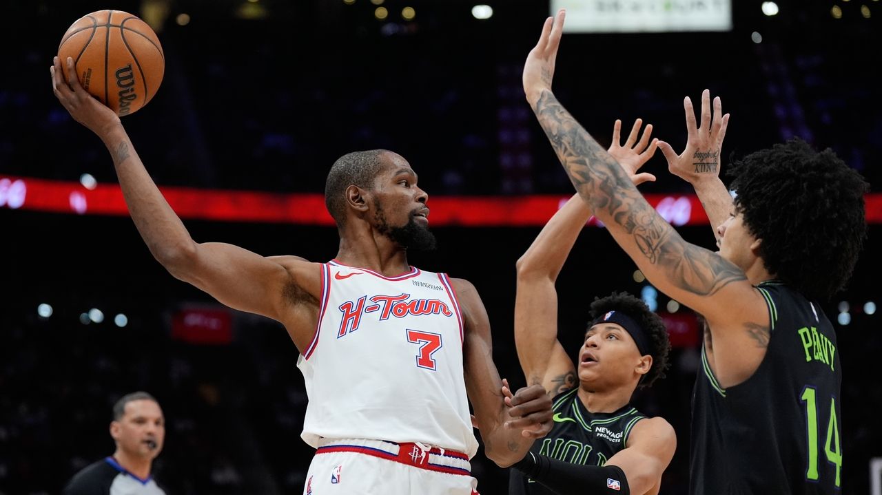 Durant moves past his 'idol,' Dirk Nowitzki, into 6th place on the NBA's career scoring list